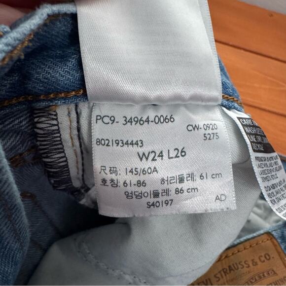 Levi's Wedgie Straight Distressed Ankle Jeans Size 24x26 Classic Festival Boho - Picture 12 of 12